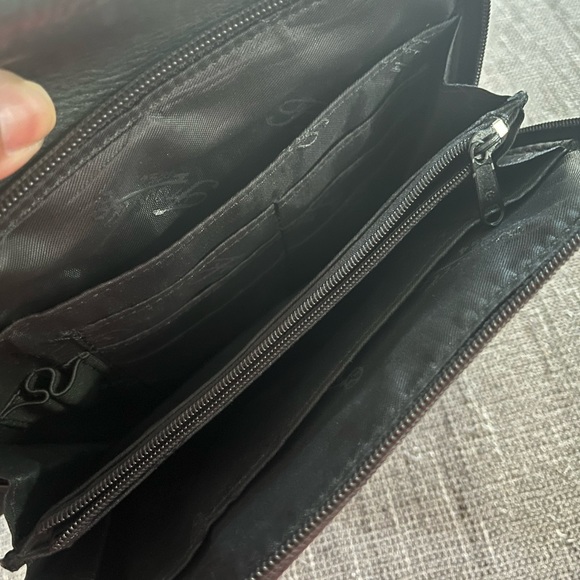 Fossil leather purse with built in wallet - Picture 3 of 6